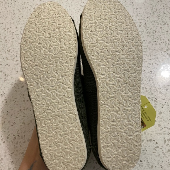 Toms - Picture 5 of 6